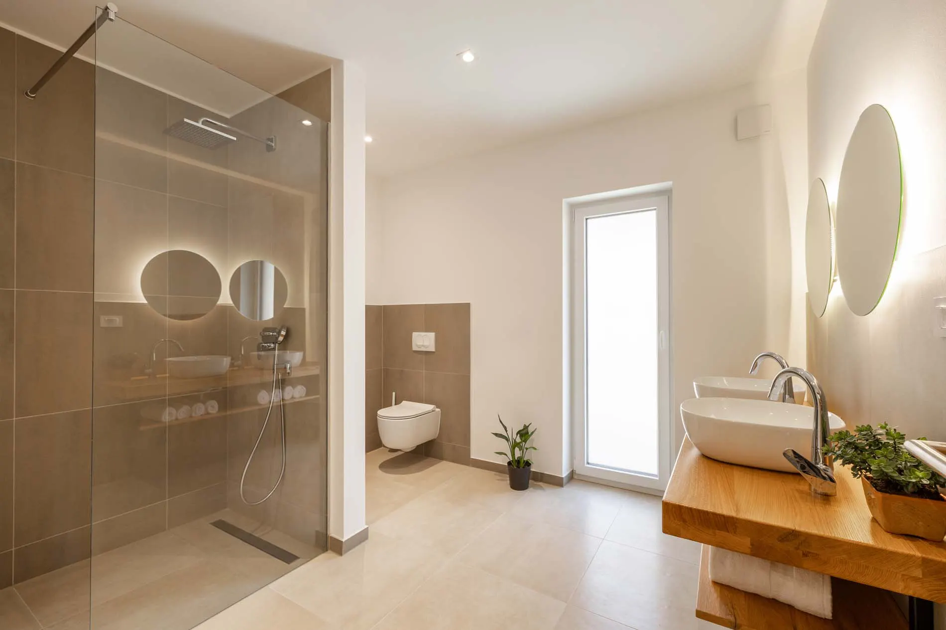 Apartmaji Marof - kopalnica našega največjega apartmaja Marof